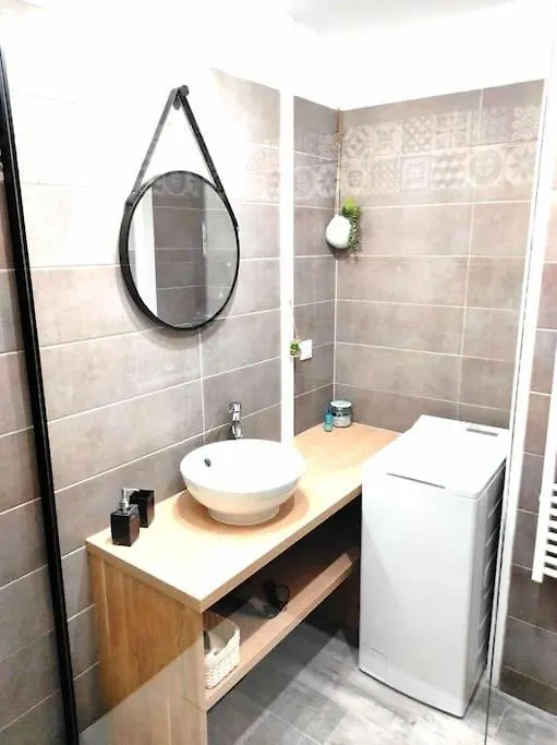 Apartmán L'Antique Spa: Jacuzzi Sous Patio Orange