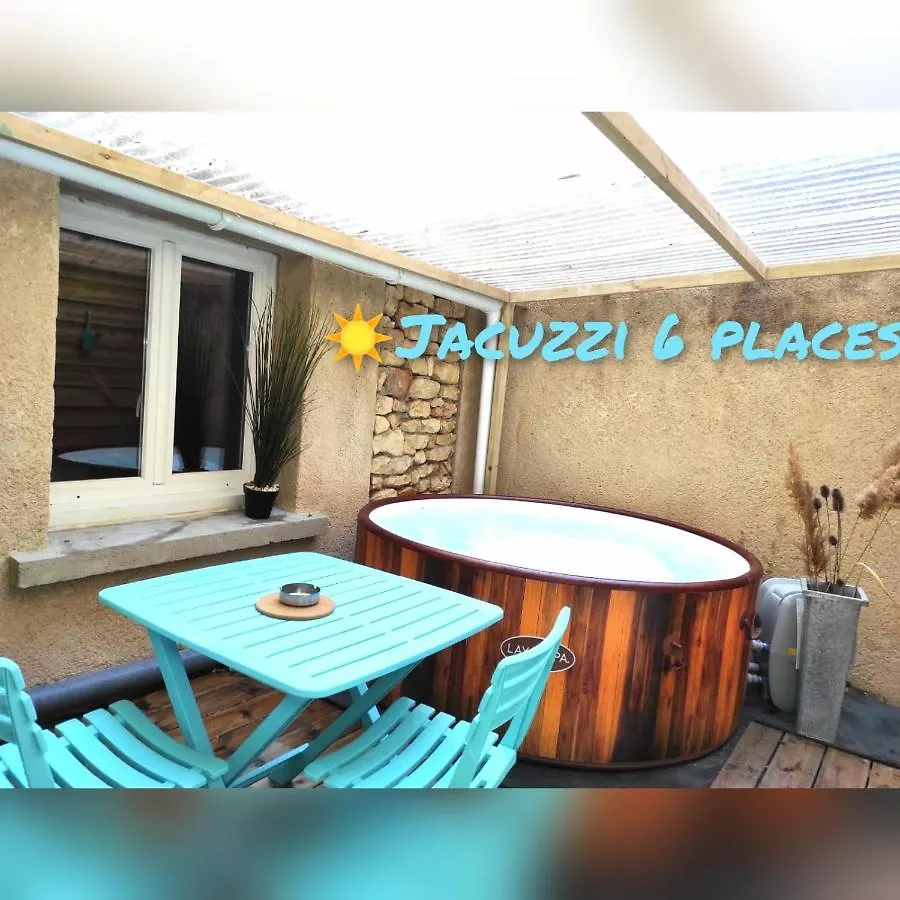 L'Antique SPA: jacuzzi sous patio Orange  France